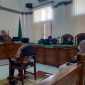 Ketiga terdakwa saat menjalani sidang pembacaan putusan kasus korupsi proyek DED. Rosmaida Sitompul (depan), Sri Ulina Ginting (belakang Rosmaida), dan Satriya Prabowo (samping kanan Sri Ulina)